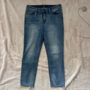 Hudson Women’s crop Jeans - Mid Wash